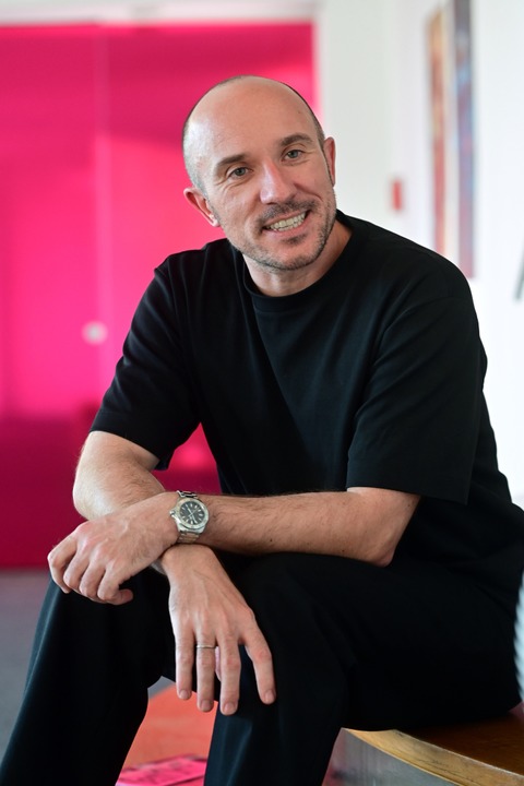 Wie tickt der neue Theaterintendant Felix Rothenhusler? Live-Talk im Caf Hermann &#8211; seien Sie dabei! - Badische Zeitung TICKET