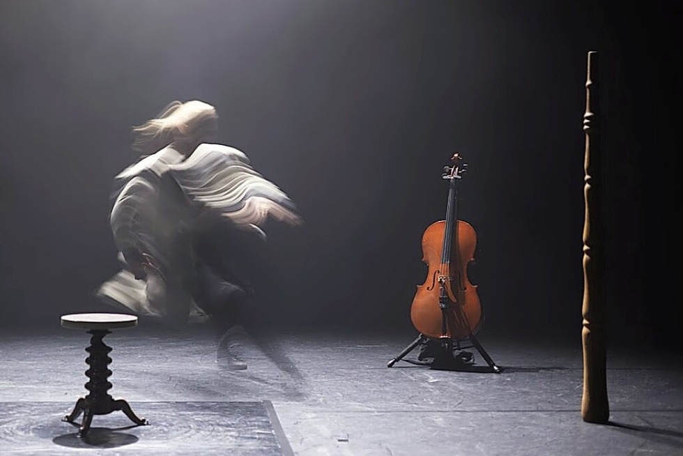 Das Zirkusstck &#8222;Tornado's Eye&#8220; luft im Kammertheater des Freiburger E-Werk - Badische Zeitung TICKET