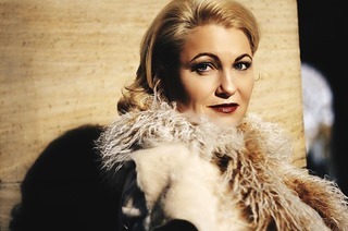 Nicole Metzger und ihr Jazz-Duo prsentieren ihr Hildegard Knef-Programm im Lahrer Stiftsschaffneikeller