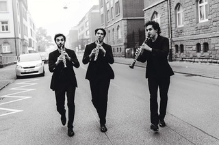 Bernd Ruf, die Philharmonie Baden-Baden und das Trio Clari Noir geben ein Crossover-Konzert im Lahrer Parktheater