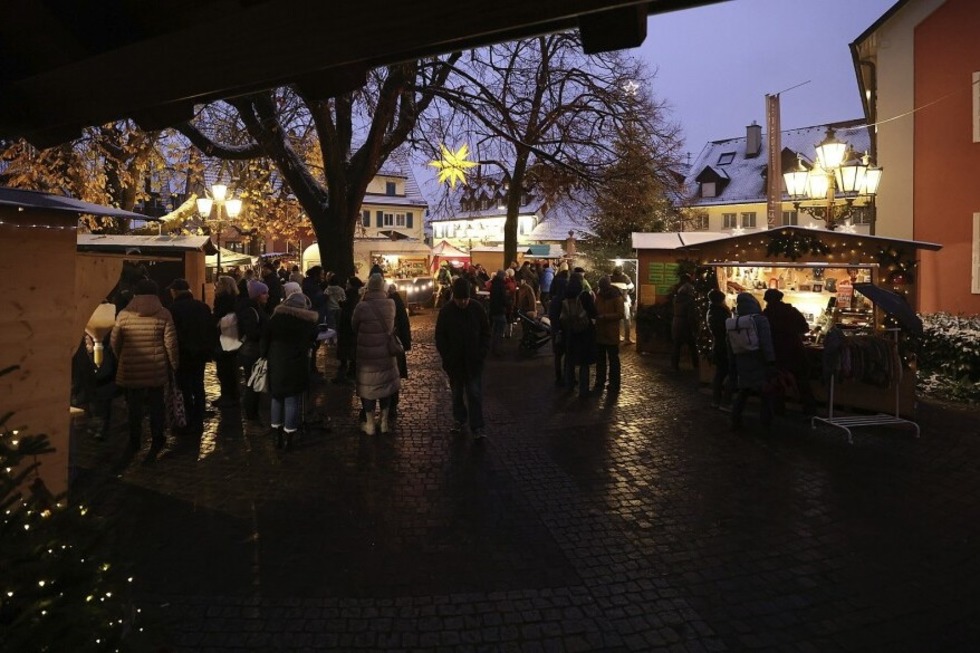 Am Wochenende findet der Weihnachtsmarkt auf dem Lindenplatz in Altweil statt - Badische Zeitung TICKET