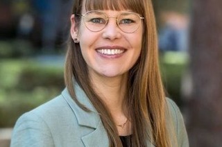 Prof. Dr. Eva Asselmann: Too Much - warum wir Kontrolle suchen und Kraft im Loslassen finden