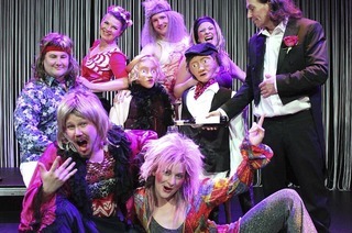 Das Theater Baden Alsace bringt das Stck "Lonely Hearts" in der Rheingieenhalle in Rust auf die Bhne