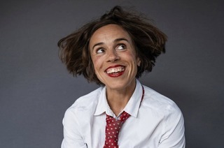 Judith Bach als Claire - Streuselkuchen - Ein St�ck f�r alle