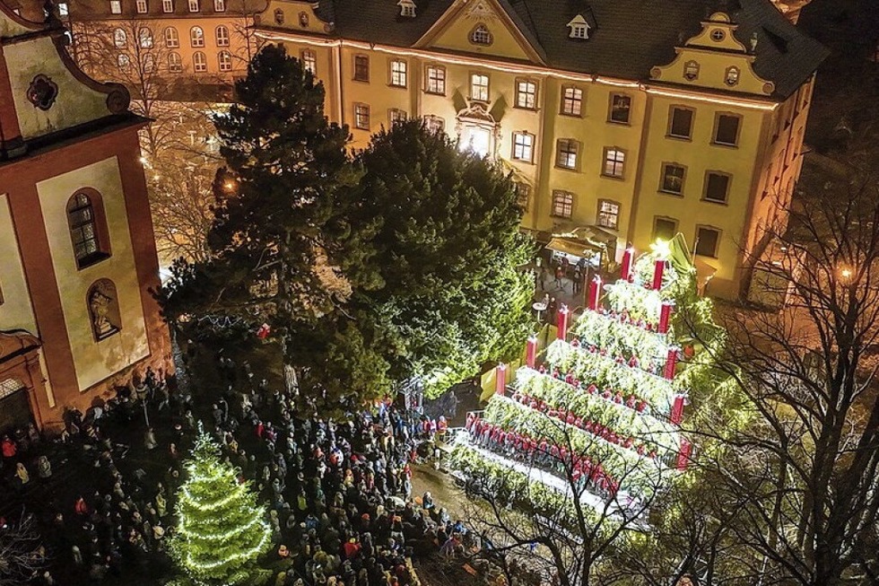 Ein Gospelchor aus Zrich singt zur Erffnung des Singenden Weihnachtsbaums in Waldkirch - Badische Zeitung TICKET