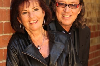 „Jugendliebe und mehr...“ | Lovesongs, Welthits und ein Meer von Liebe - Konzertlesung mit Musiker Thomas Natschinski und Autorin Christine D�hn