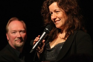 Lions Club Detmold-Cherusker prsentiert: - &#8222;unplugged und unverblmt&#8220; - Benefizkonzert mit Comedy zum Muttertag