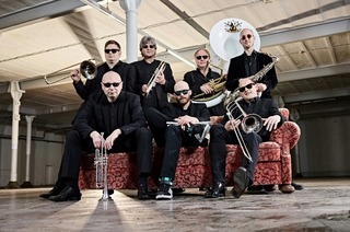 Mr Brassident /Druckvolle Bl�ser, Energie & ein Abend mit Augenzwinkern