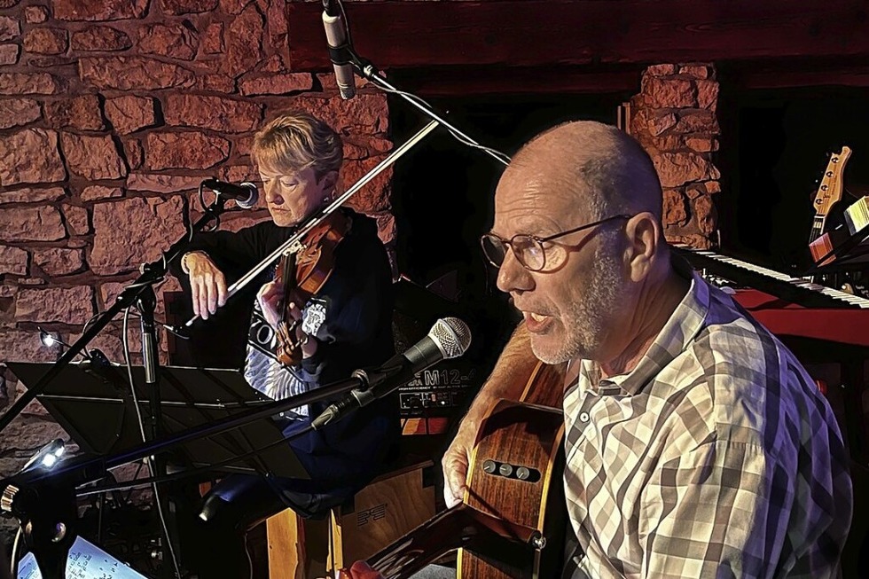 Mit dem Doppelkonzert von Distant Friends und L&M startet die Wodanhalle in die Vorweihnachtszeit - Badische Zeitung TICKET