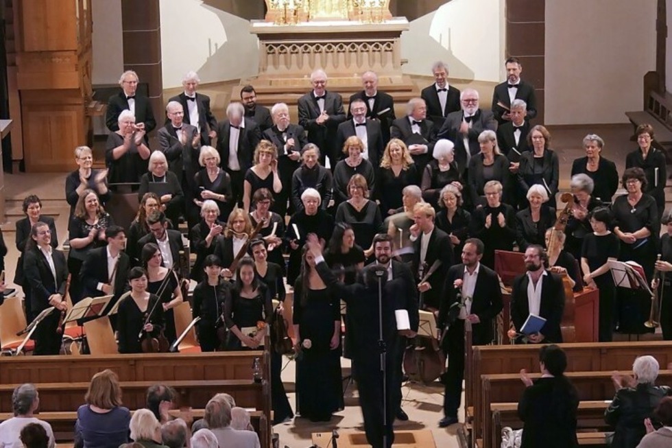 Der Kammerchor Emmendingen gibt in der Kirche im ZfP ein Weihnachtskonzert zum Zuhren und Mitsingen - Badische Zeitung TICKET