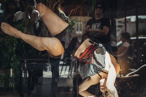 Melanie Beulich, Fotografien, mit Life Performance von Karolin St�chele/DAGADA dance - Freiburg - 22.01.2026 18:00