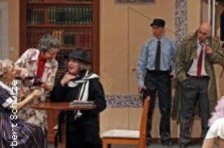 Arsen und Spitzenh�ubchen