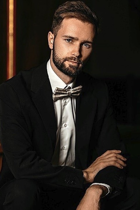 Jakub Lebioda spielt die Orgel beim Silvesterkonzert in der Heilig-Kreuz-Kirche in Offenburg - Badische Zeitung TICKET