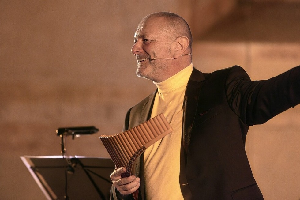 Einzigartiges Erlebnis aus Klang und Licht mit Oscar Javelot in der Martinskirche in M�llheim - Badische Zeitung TICKET