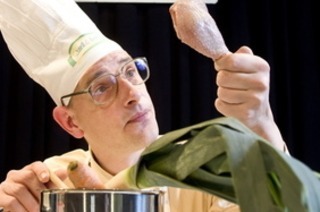 Wer kocht, schie�t nicht - Eine Koch-Satire von Michael Herl