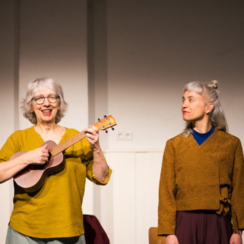 Zwei Frauen falten sich - Bewegt Altern - Frankweiler - 19.04.2026 17:00