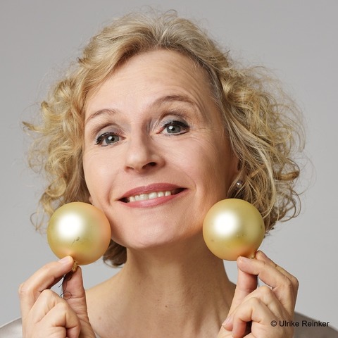 Pl�tzchen, Pillen und Posaunen - Weihnachts-Comedy mit Maria Vollmer - Bad Nauheim - 29.11.2026 18:00