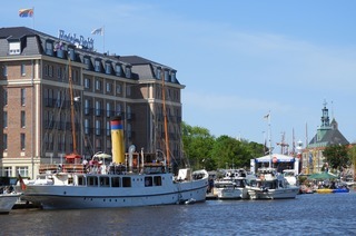 Rundfahrt durch den Emder Hafen, beim Matjesfest