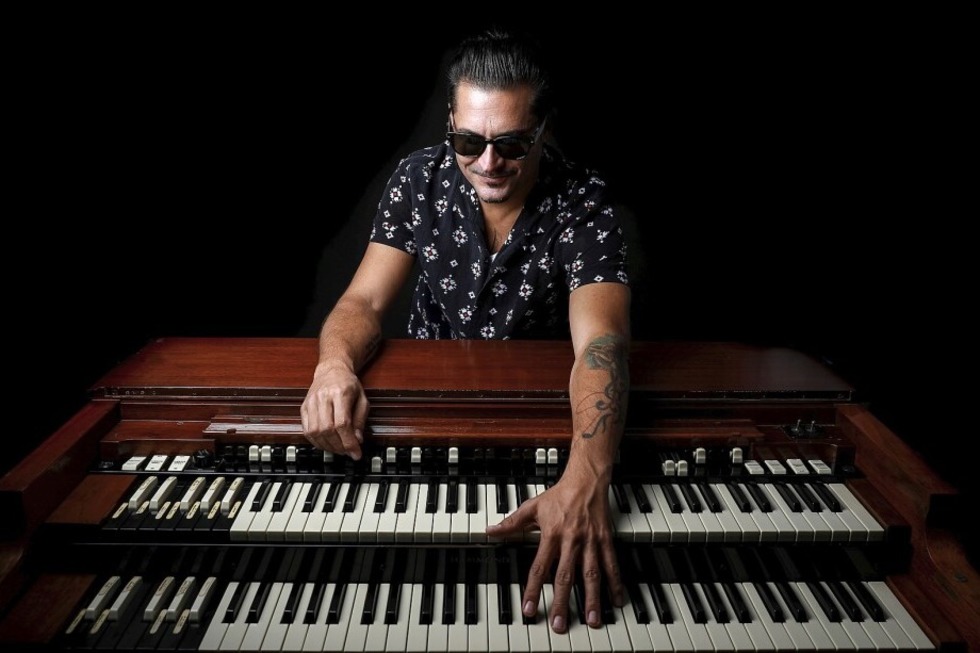 Raphael Ressnig mit kraftvollem Spiel auf der Hammond Orgel - Badische Zeitung TICKET