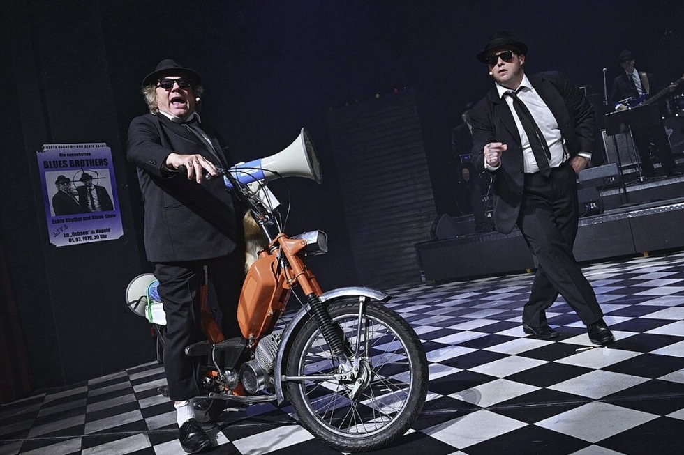 Auf ihrem Roadtrip durch The L�nd gastieren die "Blues Brothers" der W�rttembergischen Landesb�hne in der Oberrheinhalle Offenburg - Badische Zeitung TICKET