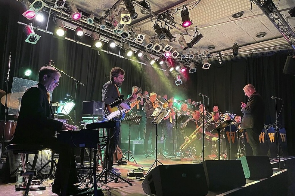 Die Big Band widmet ihre kommenden Konzerte im Lahrer Schlachthof dem Jazzmusiker Klaus Doldinger - Badische Zeitung TICKET