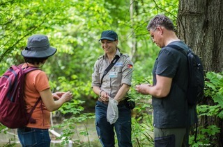 Die Rangerin zeigt Grenzen auf