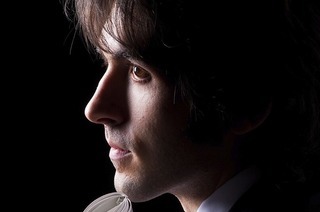 Der Pianist Pietro Ceresini ist in der Kulturscheune Rabe in Kleinkems zu Gast