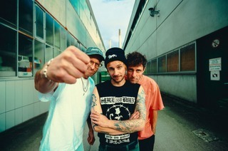 ITCHY - EXTRATOURS LIVE ENTERTAINMENT pr�sentiert: