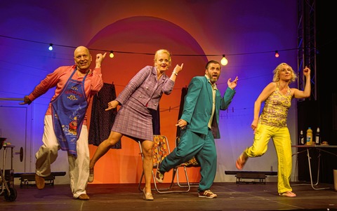 „IM OSTEN - Geschichten aus der Sonderzone“ - Ein humorvoll-provokantes Theatererlebnis mit dem Triple A Theater - Beeskow - 15.08.2026 20:00