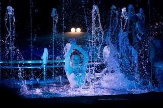Wanderzirkus "Waterland" bringt Wasser in die Manege nach Freiburg
