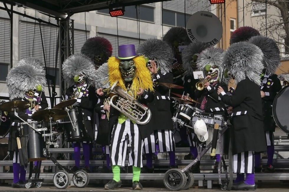 Am Samstag, 21. Februar, findet von 15 bis 23 Uhr auf der Hauptstra�e rund um den Berliner Platz das Guggemonsterkonzert statt. - Badische Zeitung TICKET