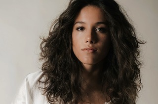 Mit Alma Naidu kommt ein au�ergew�hnliches Gesangstalent in die Offenburger Reithalle