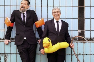 Mit dem Programm „Hoffnung – ein Serviervorschlag“ gastiert das Satireduo „ONKeL fISCH“ in Freiburg im Vorderhaus