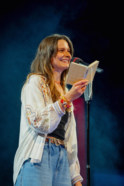 Elena Calliopa - Lyrik als Bew�ltigungsmechanismus oder: Gedichte aus dem Kleinen Gelben Buch - Augsburg - 16.04.2026 20:00