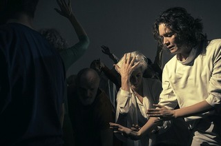 Ein t�nzerisches Experiment ist das Projekt „shake the silence“, das im Freiburger E-Werk gezeigt wird