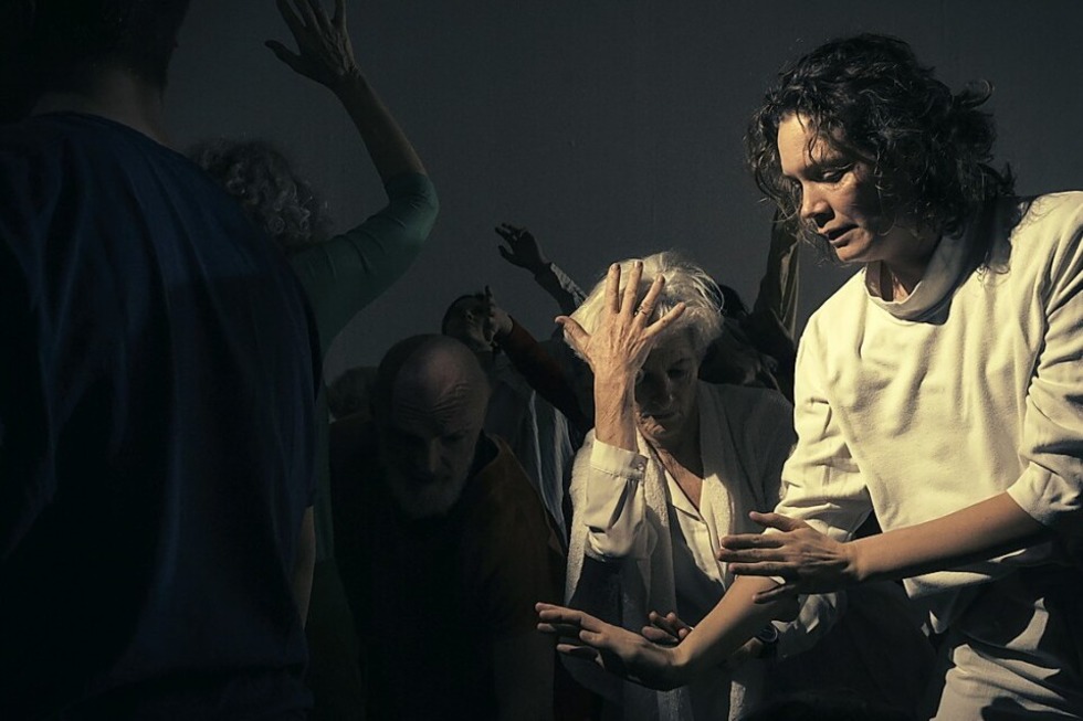 Ein t�nzerisches Experiment ist das Projekt „shake the silence“, das im Freiburger E-Werk gezeigt wird - Badische Zeitung TICKET