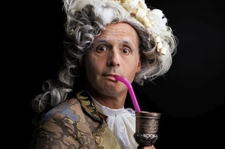 Philipp Weber pr�sentiert Demokratie f�r Quereinsteiger in der Lahrer Jamm Bar