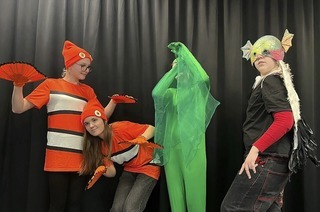 Sch�lerinnen und Sch�ler der Staudinger-Gesamtschule zeigen das Theaterst�ck „REM-Express“