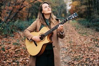 Sophie Chass�e - Modern Fingerstyle & Songwriting mit Tiefe