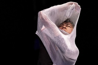 „The Space Crone“ wird im Freiburger E-Werk aufgef�hrt