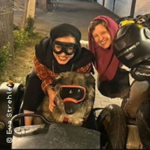Frau, Hund, Motorradgespann - DUISBURG - 10.10.2026 19:30