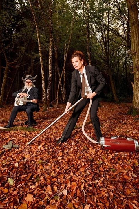Nessi Tausendsch�n feat. William Mackenzie (guit.) - Rumeiern - K�ln - 22.05.2027 20:15