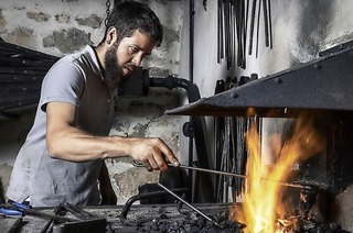 Am Sonntag, 29. M�rz, wird in der Dorfstube in �tlingen die alte Schmiede in Betrieb genommen