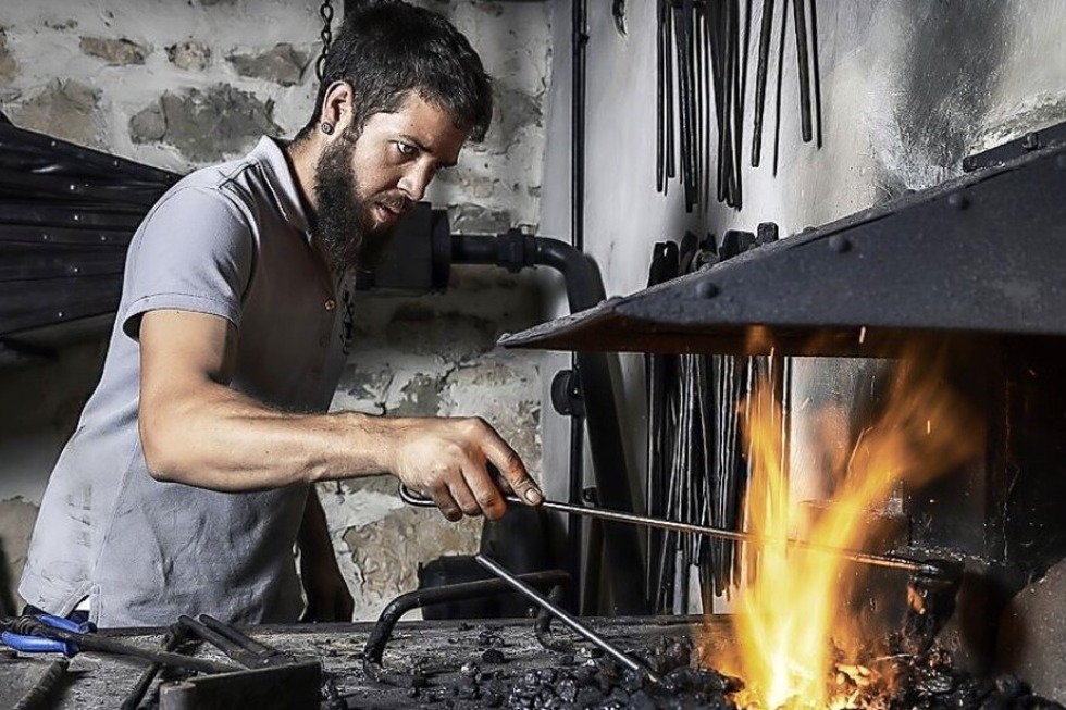 Am Sonntag, 29. M�rz, wird in der Dorfstube in �tlingen die alte Schmiede in Betrieb genommen - Badische Zeitung TICKET