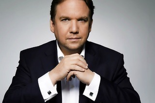 Der Kabarettist Matthias Brodowy gastiert in der Kumedi Riegel.