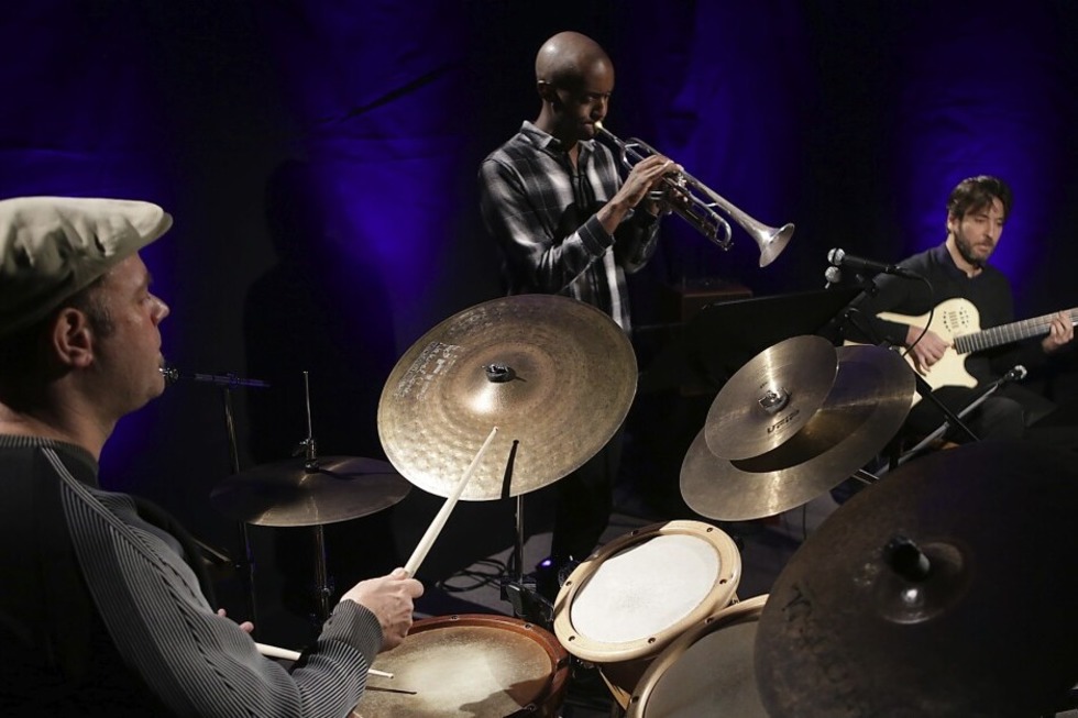 Das siebte Album des Trios Nils Wogram „The Walk“ wird im Gasthaus Sch�tzen pr�sentiert - Badische Zeitung TICKET