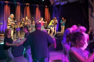 Salsa Party mit Caballo Negro