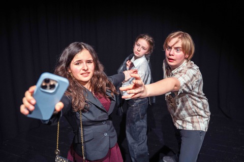 B�hnenBande im T-Werk zeigt: „�BER LEBEN“ (12+) - Premiere - Potsdam - 04.07.2026 19:00
