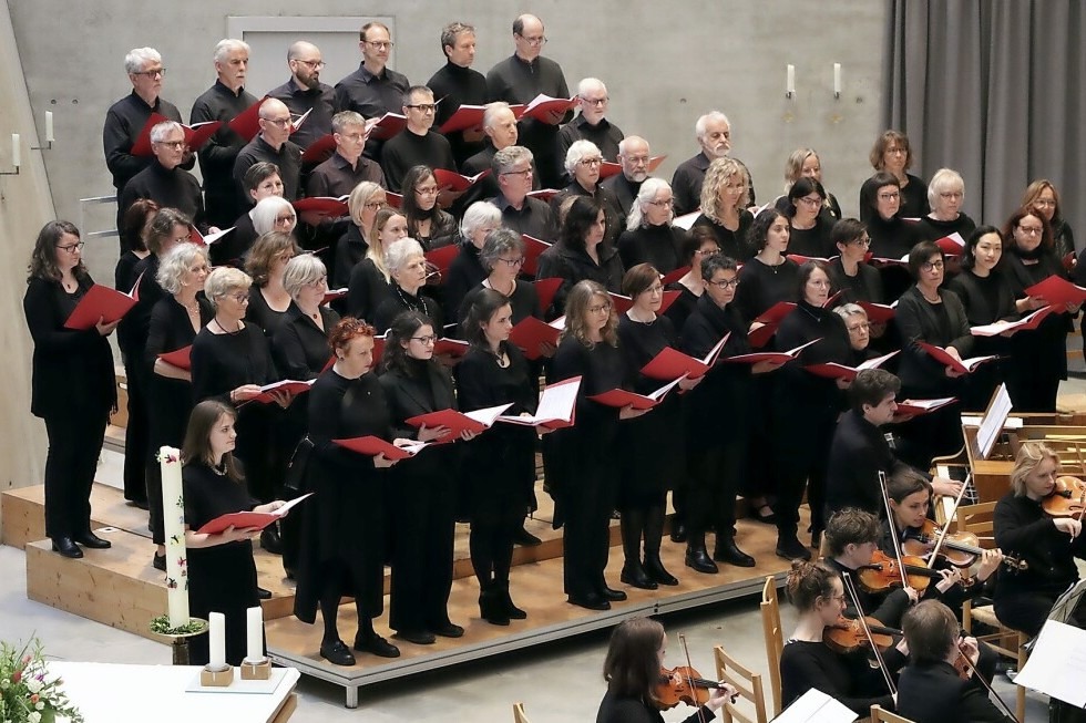 Der �kumenische Chor Maria-Magdalena l�dt zum Jubil�umskonzert ein in der Kirche Maria-Magdalena in Freiburg-Rieselfeld - Badische Zeitung TICKET
