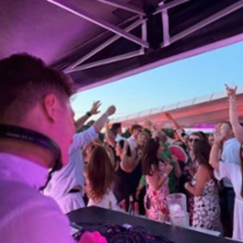 Signature Red Genussbar Partyboot - DRESDEN - 13.06.2026 17:30